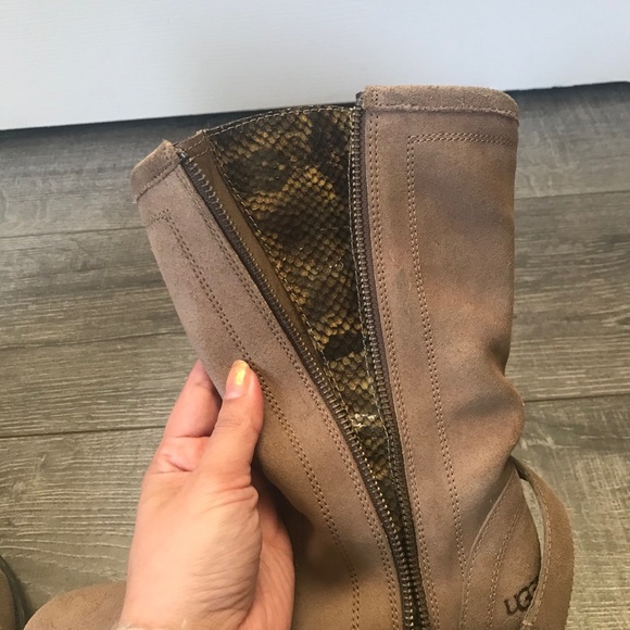 UGG • Suede • Boots - Picture 5 of 6